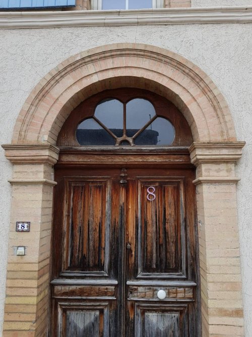 Poses de portes réalisées par C2BF Fermetures autours de Saint-Alban