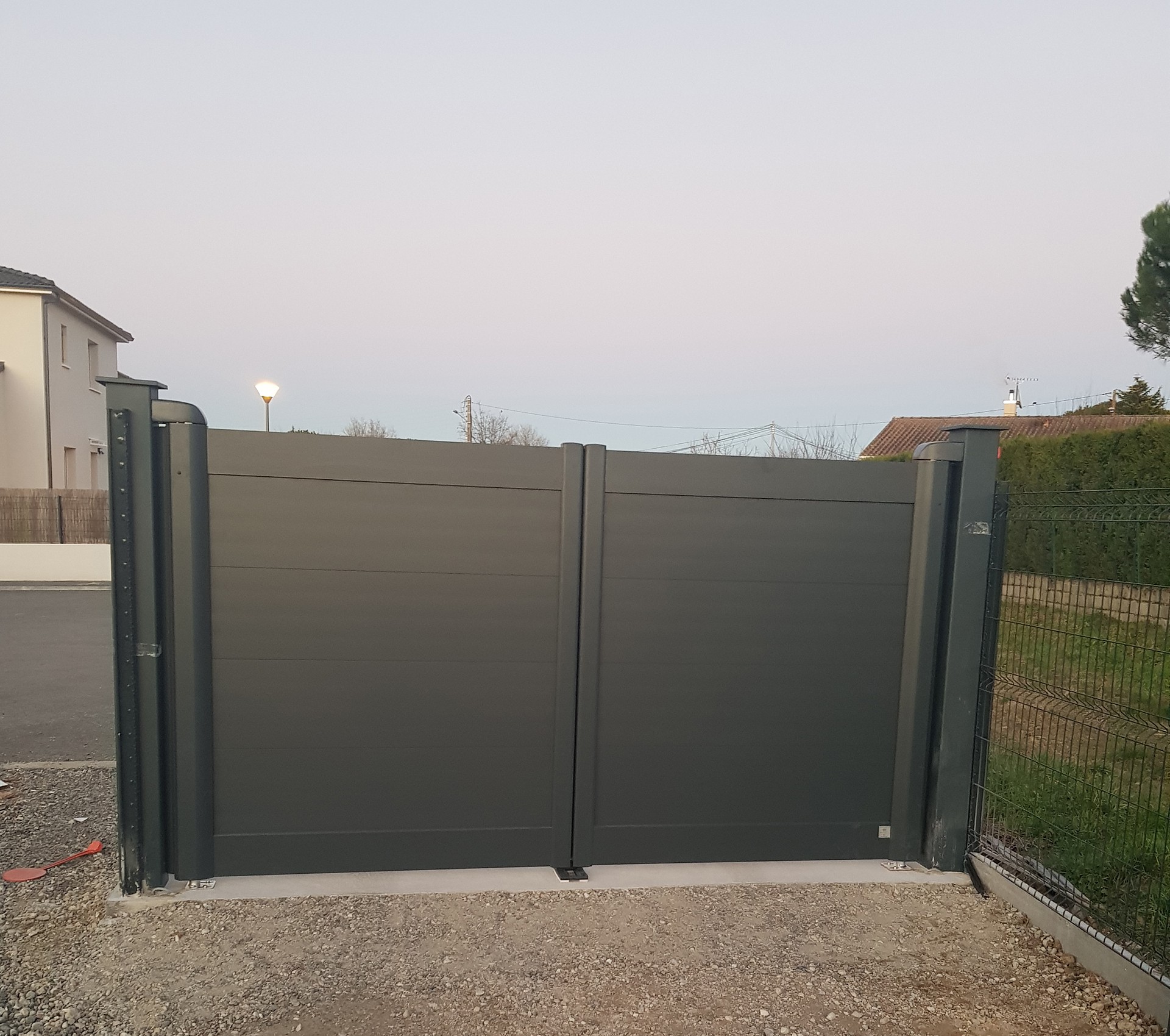 ﻿Vente et installation de portails aluminium sur-mesure Aucamville
